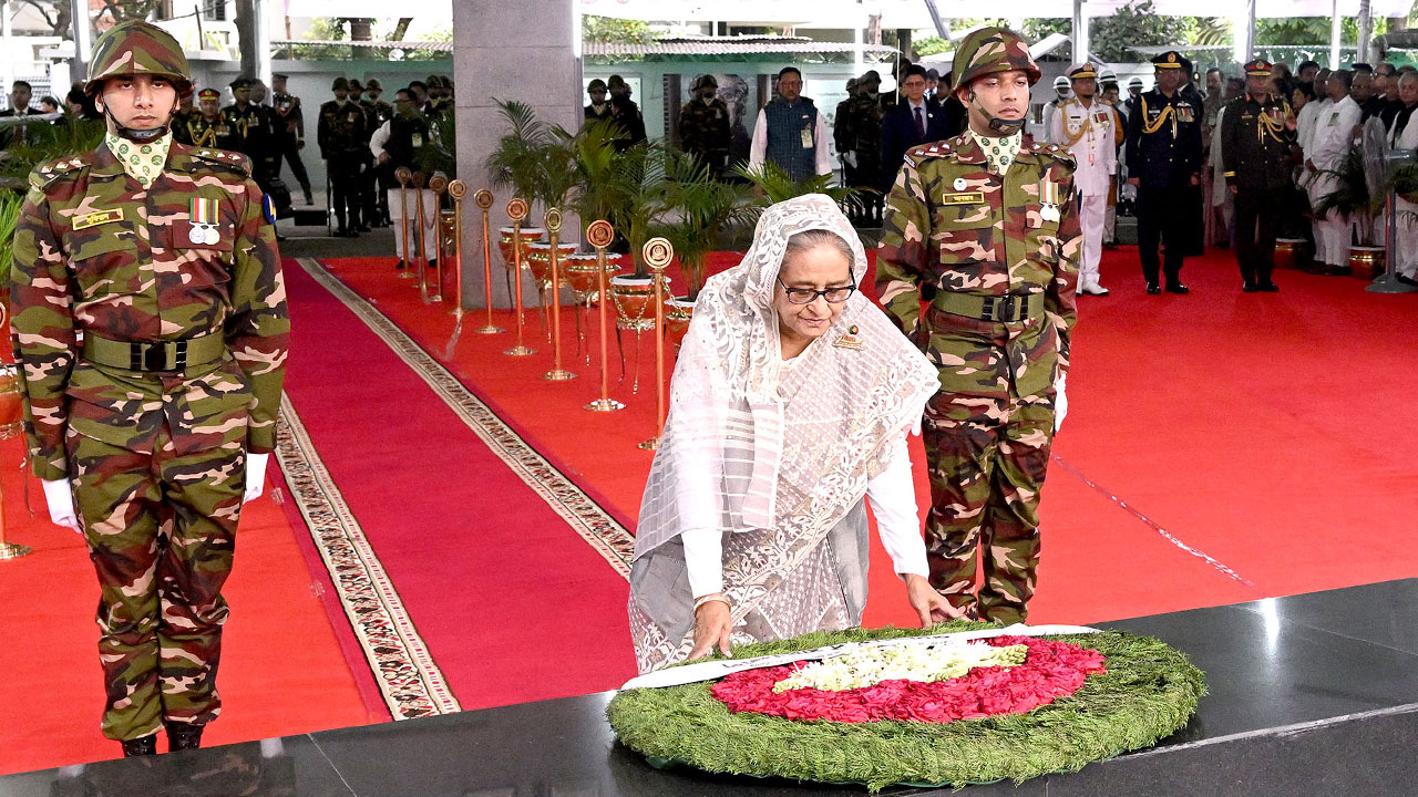 স্বাধীনতা দিবসে বঙ্গবন্ধুর প্রতি প্রধানমন্ত্রীর শ্রদ্ধা